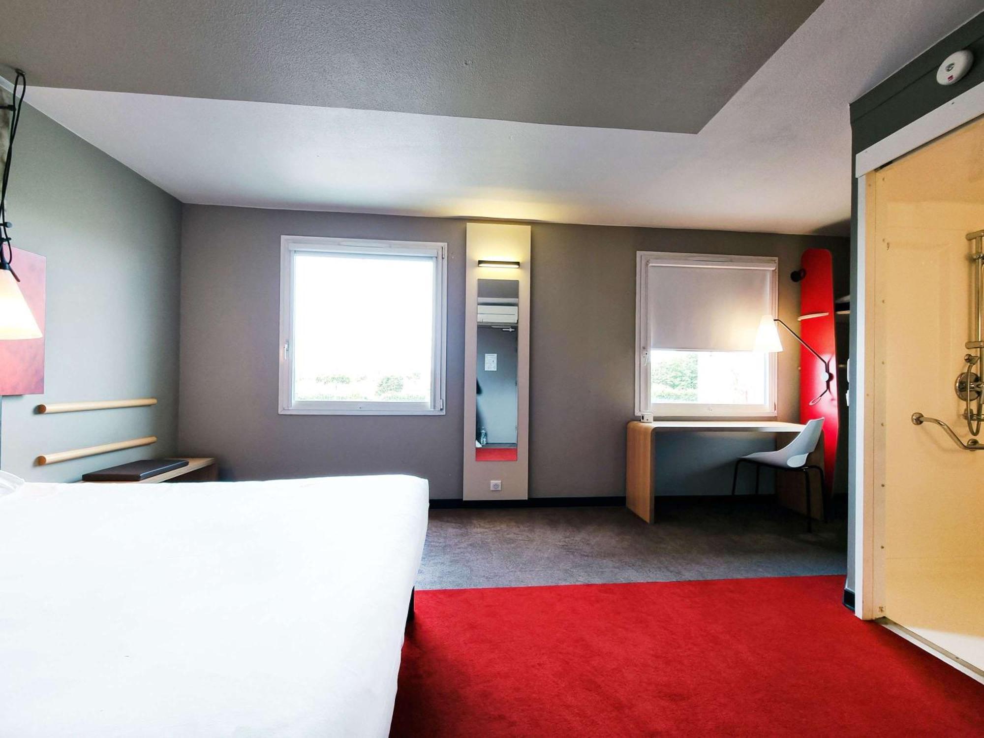 Ibis Caen Porte De Bretagne Bretteville-sur-Odon ภายนอก รูปภาพ
